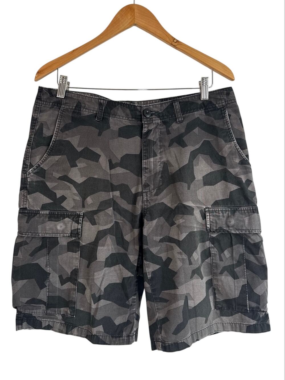 Patagonia Men’s Organic Cotton Camo Cargo Cargo Shorts Size 33 10” Inseam - Picture 1 of 10